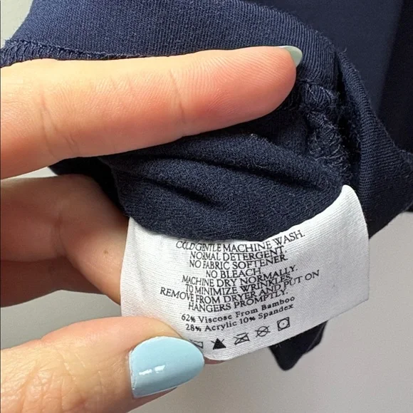 NEW Cozy Earth Bamboo Short Sleeve Top Women’s Navy Small - Picture 7 of 7